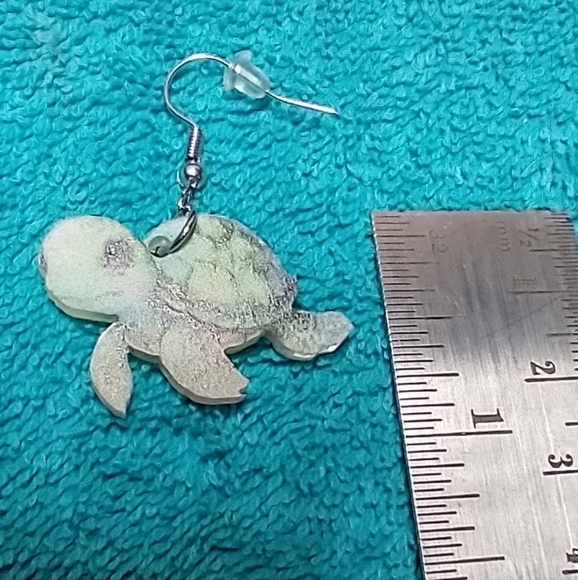 Cute green brown turtle wire dangle earrings - Picture 2 of 3